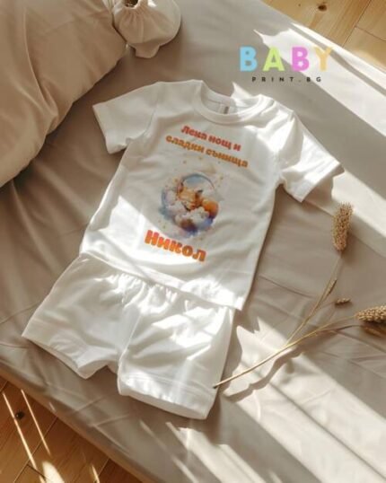 Детска пижамка с име и анимация.