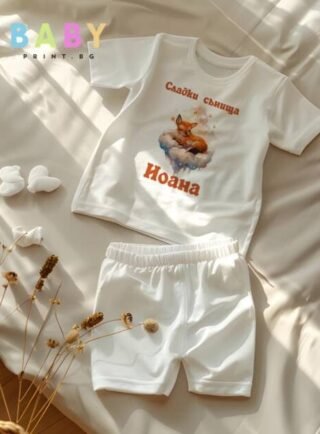 Детска пижамка със сърничка.